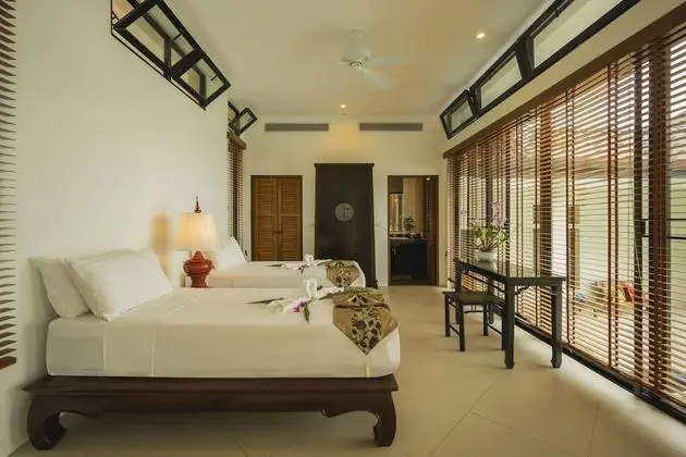 6-Bedroom Villa