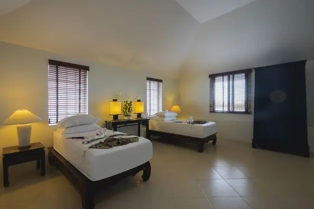 6-Bedroom Villa