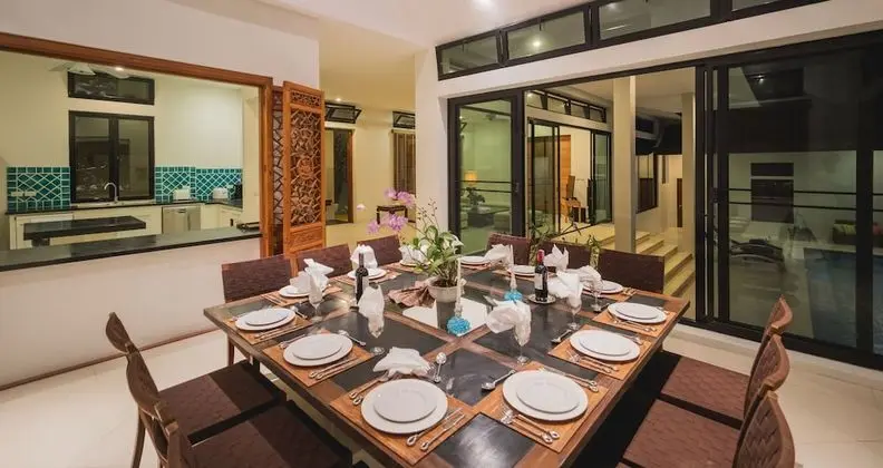 6-Bedroom Villa