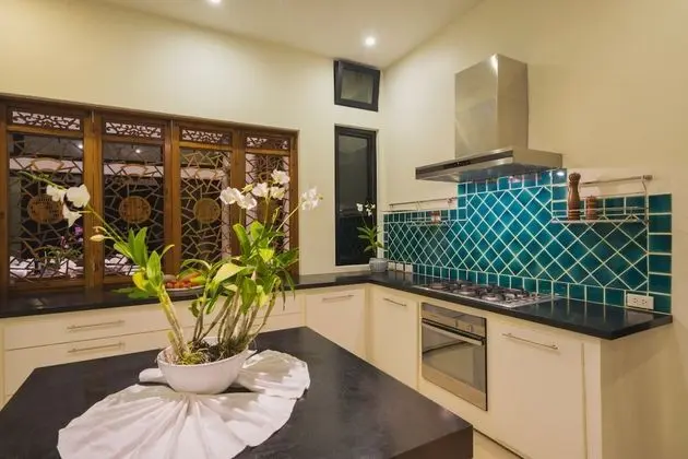 6-Bedroom Villa