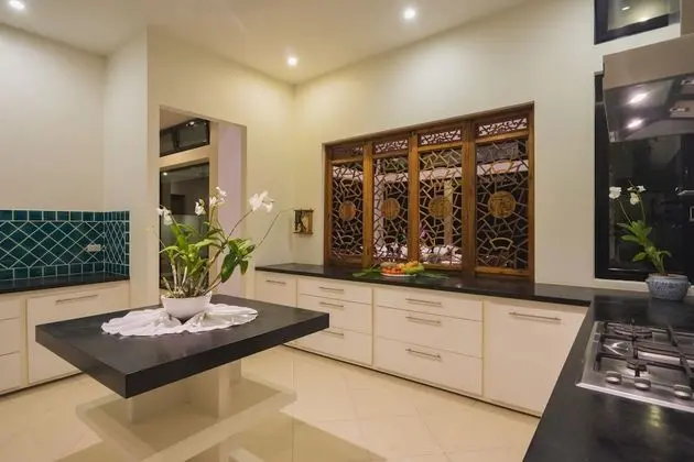 6-Bedroom Villa