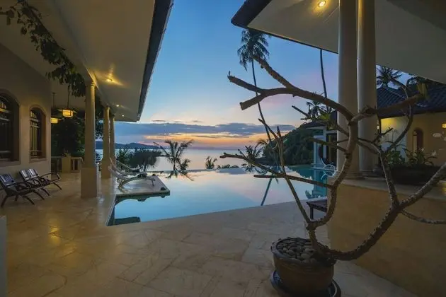 6-Bedroom Villa