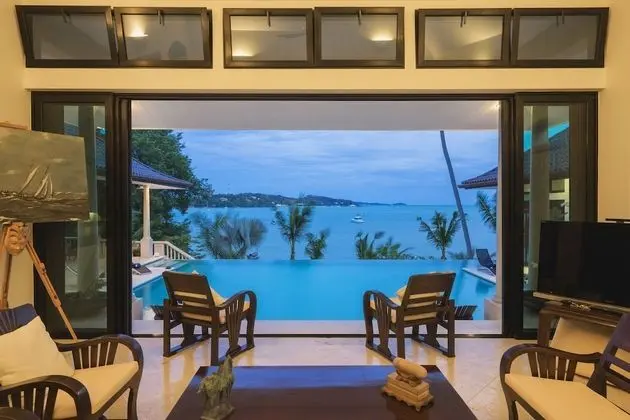 6-Bedroom Villa