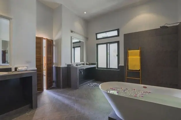 6-Bedroom Villa