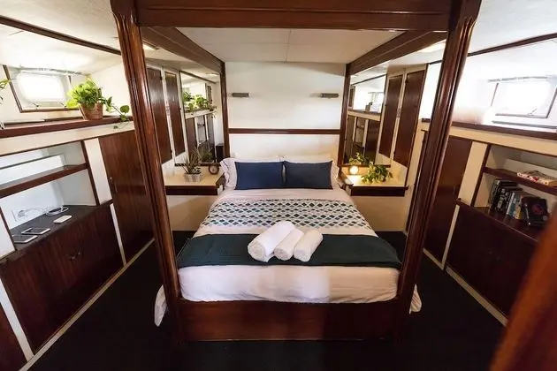 Luxury Boat, 4 bedrooms, 2 bathrooms