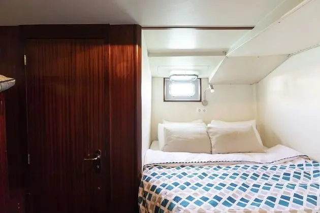 Luxury Boat, 4 bedrooms, 2 bathrooms
