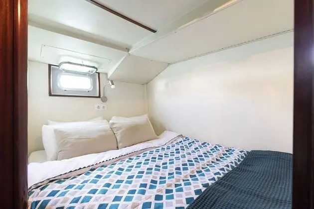 Luxury Boat, 4 bedrooms, 2 bathrooms