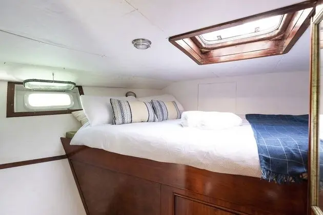 Luxury Boat, 4 bedrooms, 2 bathrooms