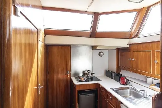 Luxury Boat, 4 bedrooms, 2 bathrooms