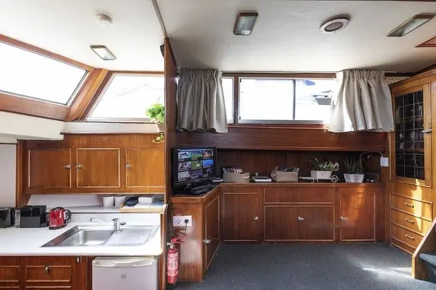 Luxury Boat, 4 bedrooms, 2 bathrooms