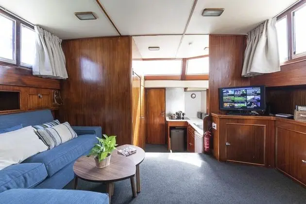 Luxury Boat, 4 bedrooms, 2 bathrooms