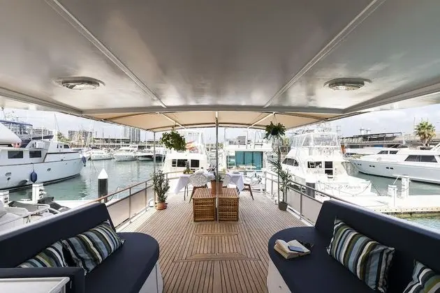 Luxury Boat, 4 bedrooms, 2 bathrooms