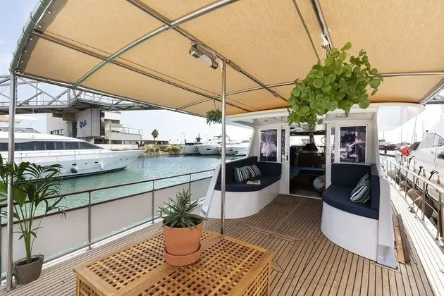 Luxury Boat, 4 bedrooms, 2 bathrooms