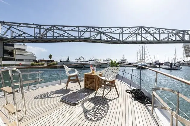 Luxury Boat, 4 bedrooms, 2 bathrooms