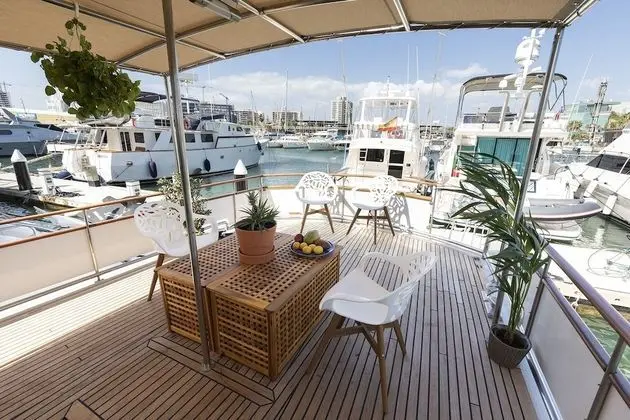 Luxury Boat, 4 bedrooms, 2 bathrooms