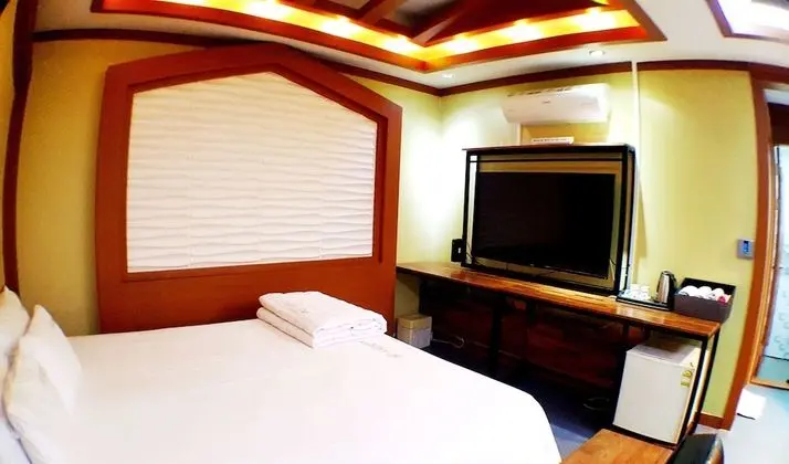 Deluxe Tek Büyük Yataklı Oda