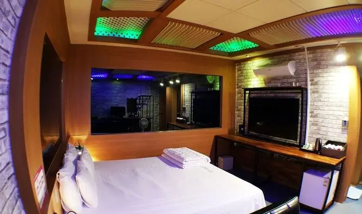 Deluxe Tek Büyük Yataklı Oda
