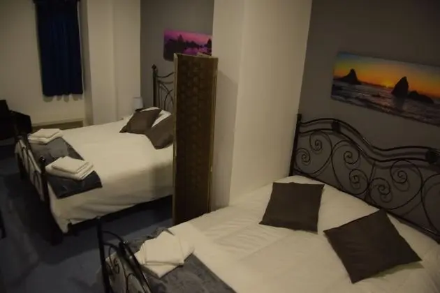 Deluxe Dört Kişilik Oda, Banyolu/Duşlu