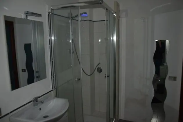 Deluxe Dört Kişilik Oda, Banyolu/Duşlu
