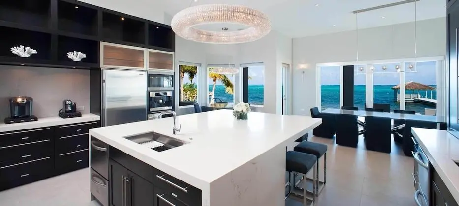 Luxury Villa (Point of View)
