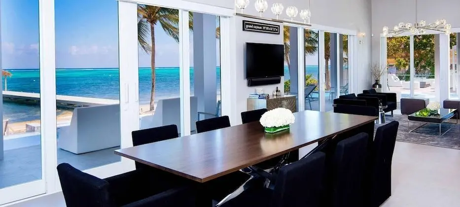 Luxury Villa (Point of View)