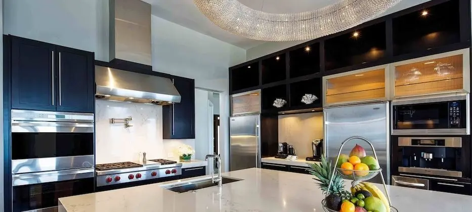 Luxury Villa (Point of View)