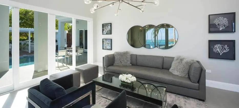 Luxury Villa (Point of View)