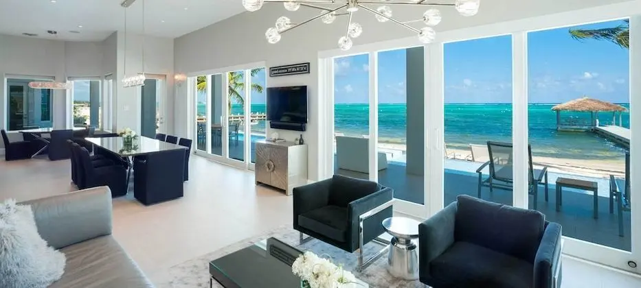 Luxury Villa (Point of View)