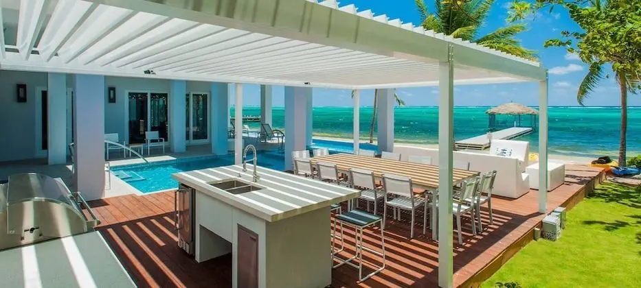 Luxury Villa (Point of View)