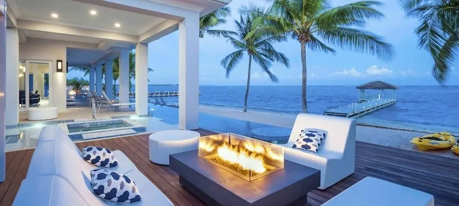 Luxury Villa (Point of View)