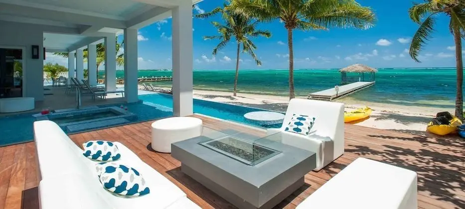 Luxury Villa (Point of View)