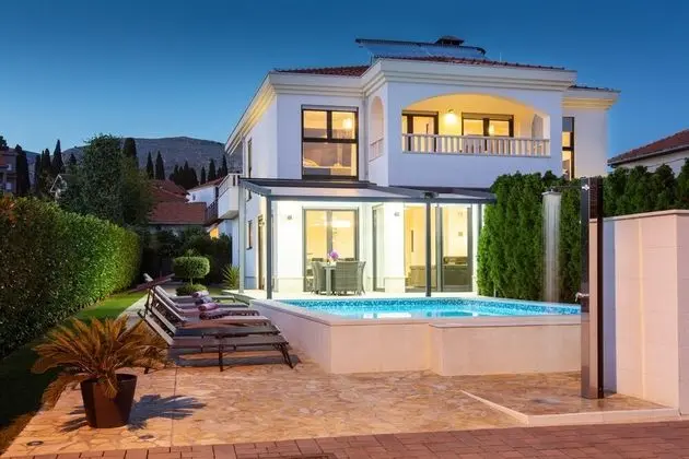 Villa, 5 Yatak Odası, Şömine