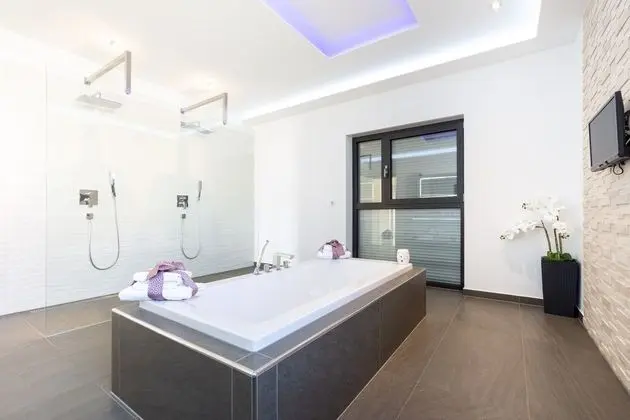 Villa, 5 Yatak Odası, Şömine
