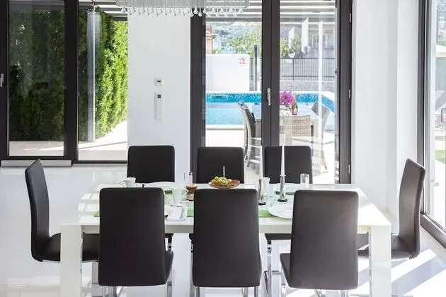 Villa, 5 Yatak Odası, Şömine