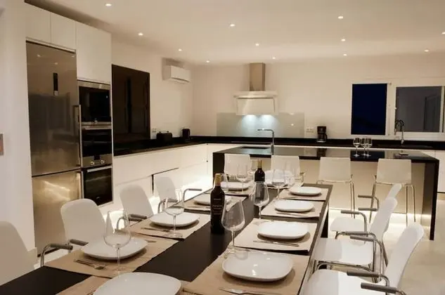 Villa, 6 Yatak Odası, Havuz Manzaralı