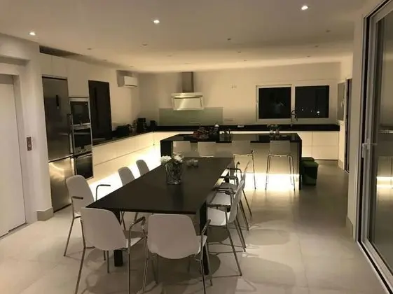 Villa, 6 Yatak Odası, Havuz Manzaralı
