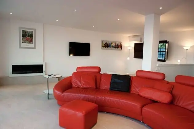 Villa, 6 Yatak Odası, Havuz Manzaralı