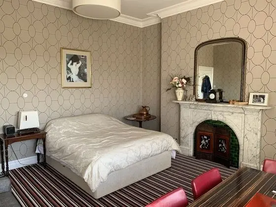 Exclusive Tek Büyük Yataklı Oda