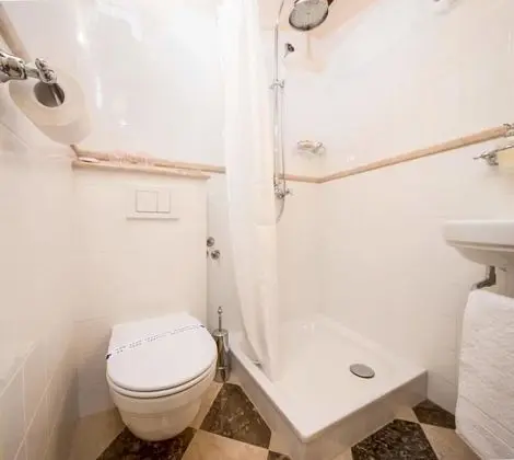 Ev