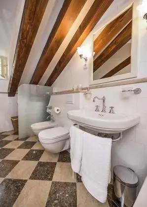 Ev
