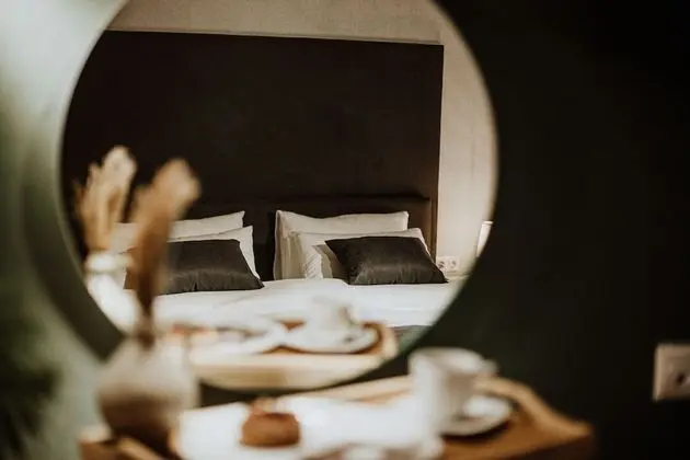 Luxury Oda