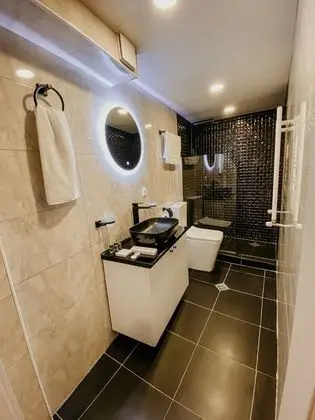 Luxury Oda