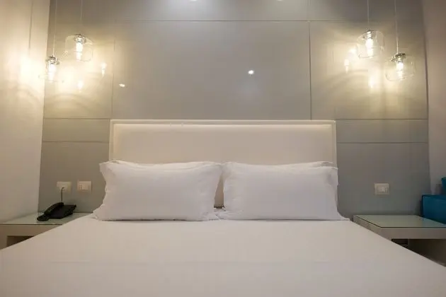 Deluxe Tek Büyük Yataklı Oda, Balkon, Kısmi Deniz Manzaralı