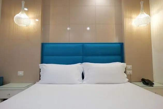 Deluxe Tek Büyük Yataklı Oda, Balkon, Kısmi Deniz Manzaralı