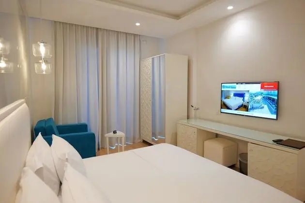 Deluxe Tek Büyük Yataklı Oda, Balkon, Kısmi Deniz Manzaralı