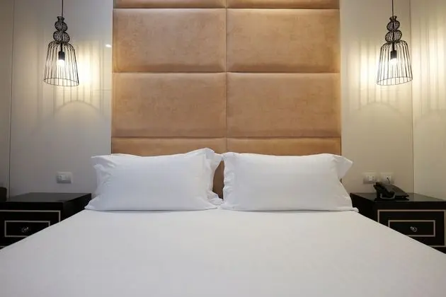 Deluxe Tek Büyük Yataklı Oda, Balkon, Kısmi Deniz Manzaralı