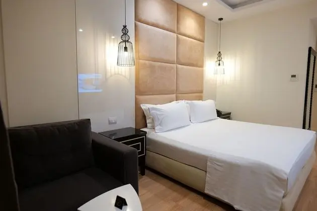 Deluxe Tek Büyük Yataklı Oda, Balkon, Kısmi Deniz Manzaralı