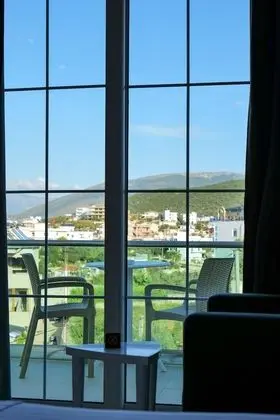 Deluxe Tek Büyük Yataklı Oda, Balkon, Kısmi Deniz Manzaralı