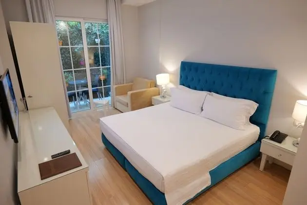 Deluxe Tek Büyük Yataklı Oda, Balkon, Zemin Kat