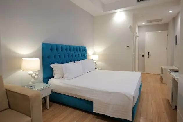 Deluxe Tek Büyük Yataklı Oda, Balkon, Zemin Kat